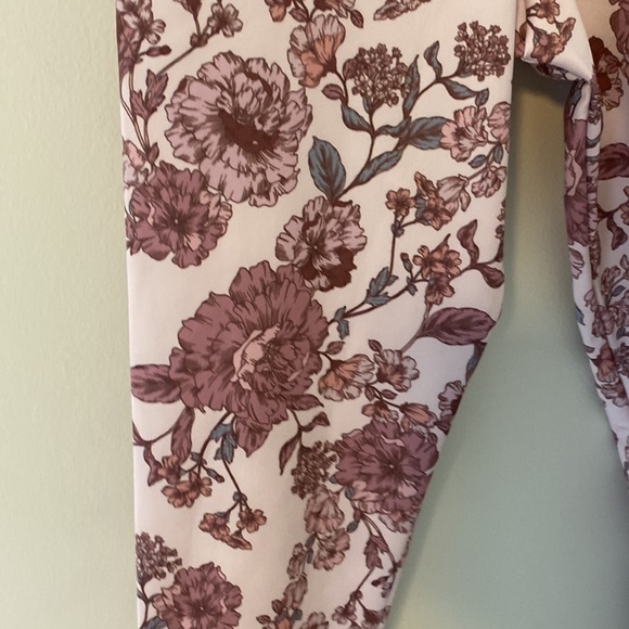 Onzie, Pink Floral Yoga Pants, Size S/M, Excellent Condition - Picture 2 of 7